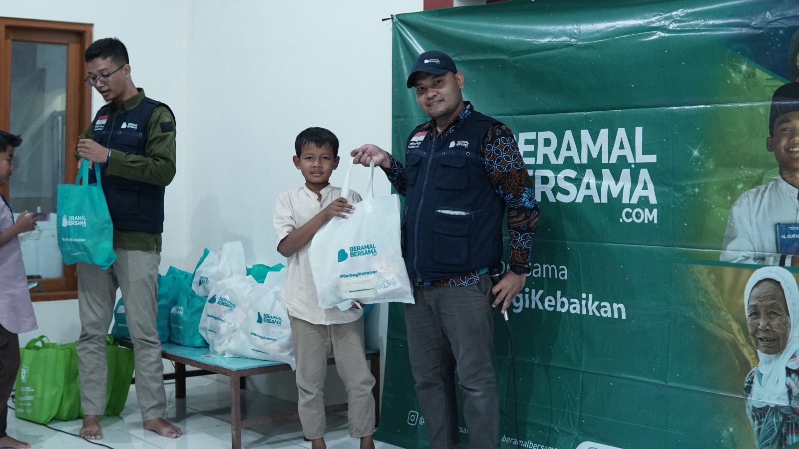 Penyaluran Kado Yatim Ngemplak, Boyolali