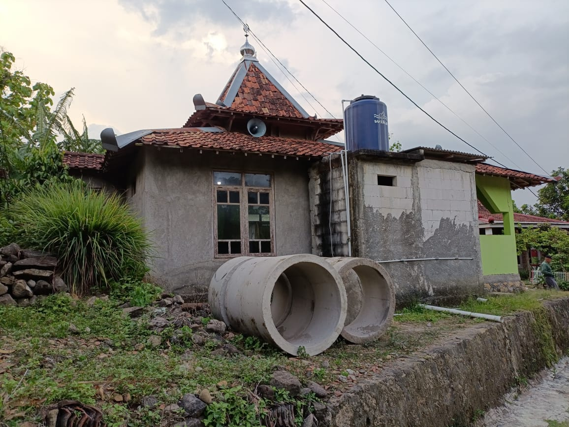 Bantu Semen Untuk Bangun Kembali Mushola Baitul Muttaqin