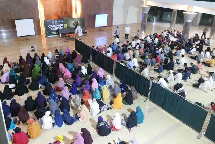Berbagi Buka Puasa  untuk Camping Quran Bersama IQ UNS