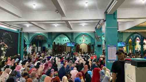 Berbagi Buka Puasa untuk Jamaah di Masjid Jogokariyan Yogyakarta