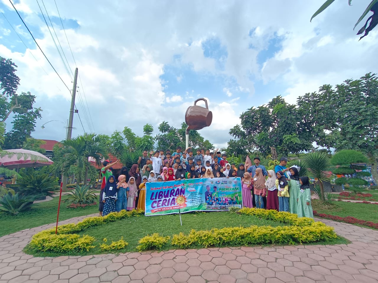 Berbagi Kebahagian Adik Yatim Piatu