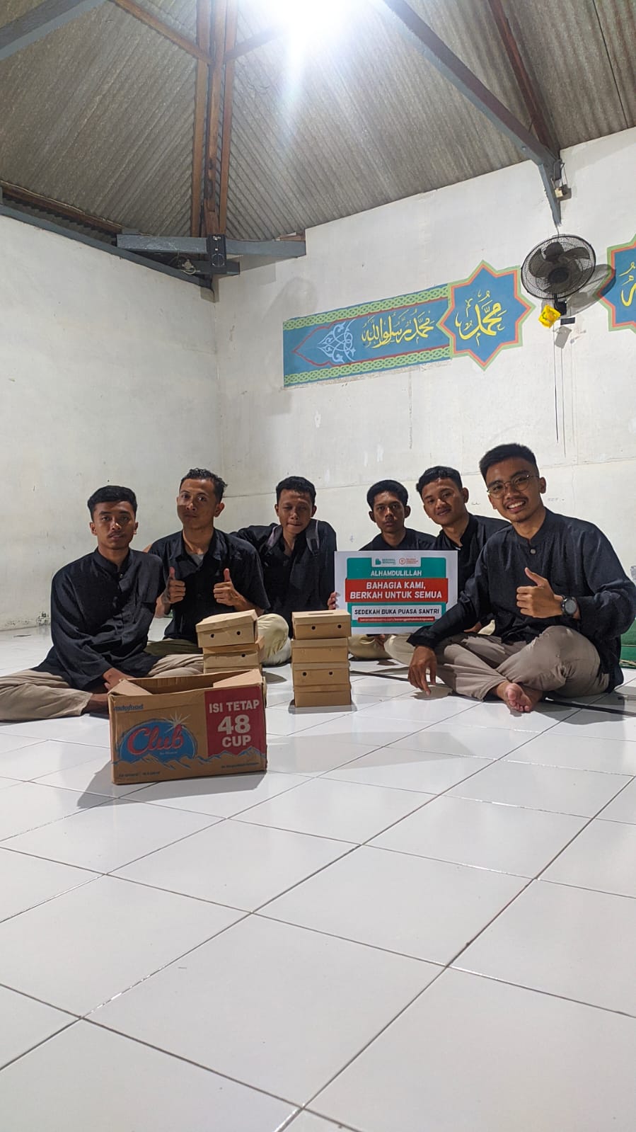 Berbagi Kurma Untuk Santri dan Masyarakat Untuk Buka Puasa