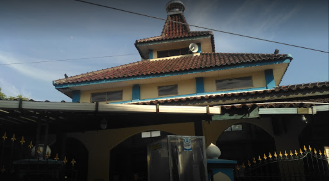Berbagi Takjil Jamaah Masjid Hari Keempat