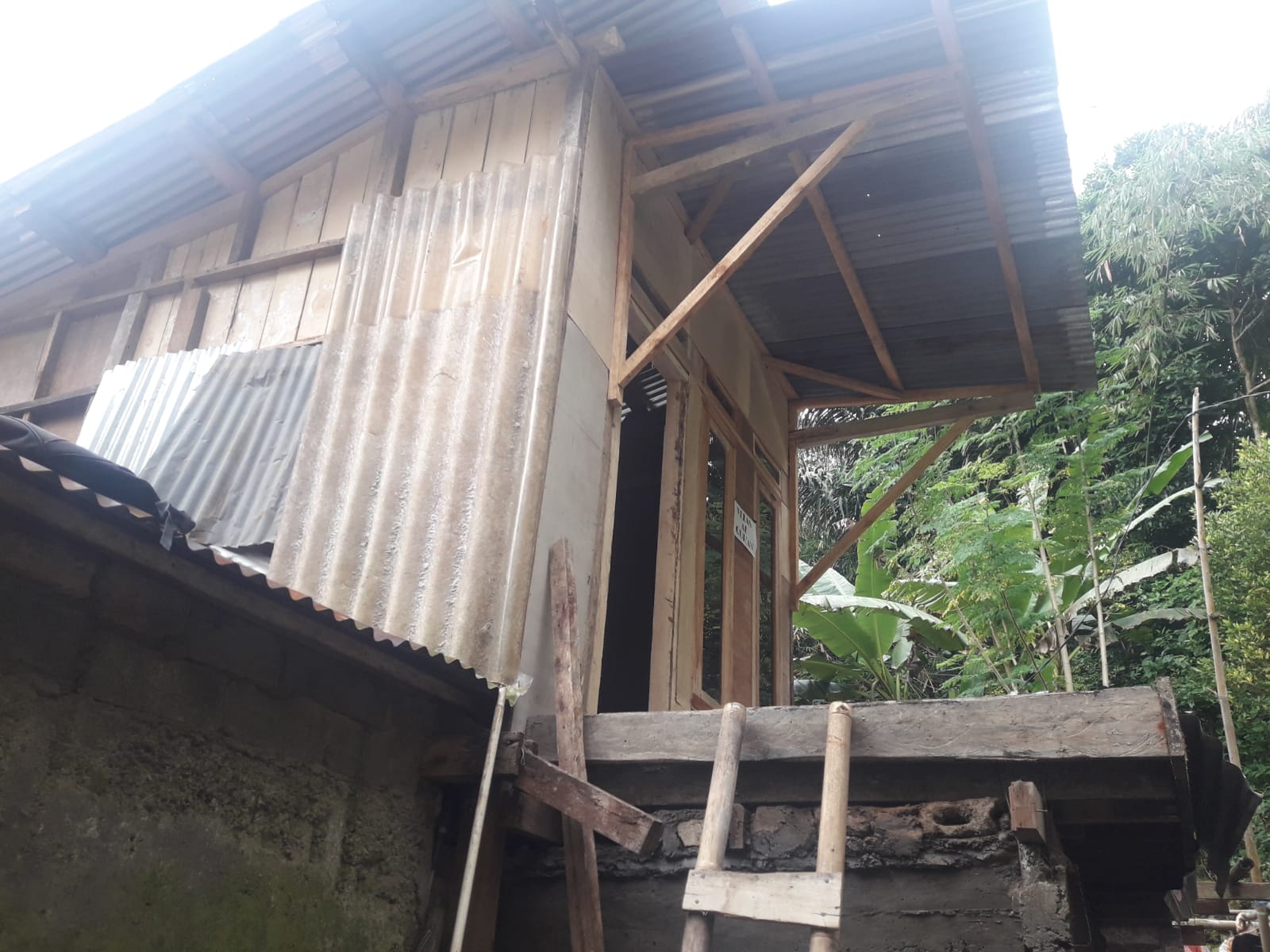 Dukung Pembangunan Mushola Ponpes Al-Karomah dengan Semen Terbaik