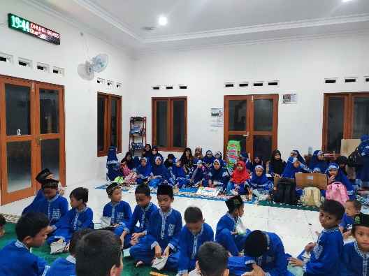 Panen Pahala Tanpa Batas dengan Berbagi Buka Puasa Bersama Santri LTQ Al-Fatih Gondangrejo