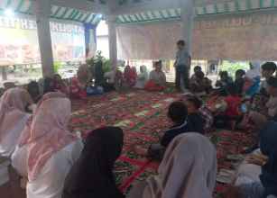 Penyaluran 100 Paket Buka Puasa Masjid Aisyah Notonyudan