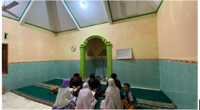 Penyaluran 10 Iqro di Musholla Al-Mal, Dusun Pendem
