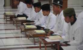 Penyaluran 120 Paket Buka Puasa PP Al-Islam Darussalam