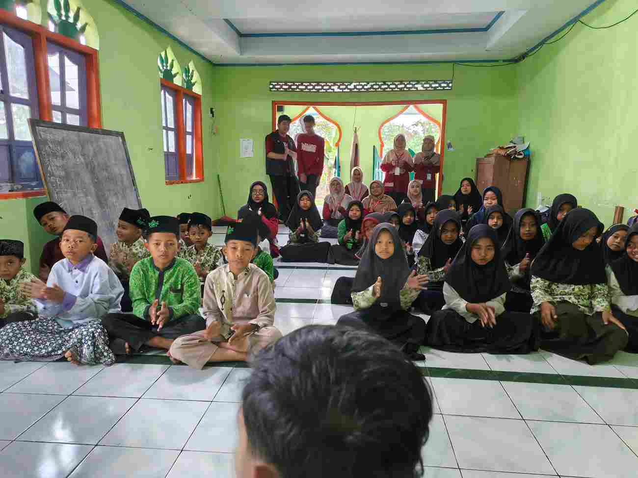 Penyaluran 12 Quran Hafalan Untuk Anak TPA di Pelosok Wonosobo