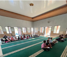 Penyaluran 15 Iqro di Masjid Muna Wawaladiha, Dusun Pendem
