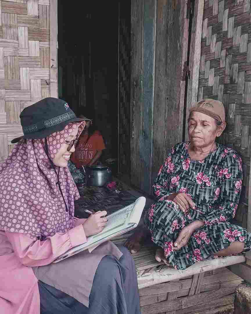 Penyaluran 40 Paket Bingkisan Lansia Kampung Ciroyom