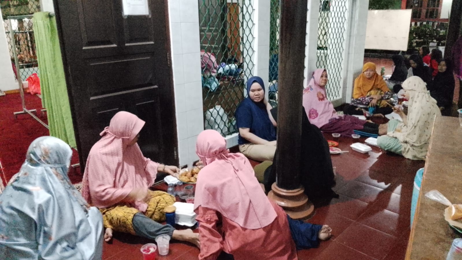 Penyaluran 50 Paket Buka Puasa Musholla An Nur