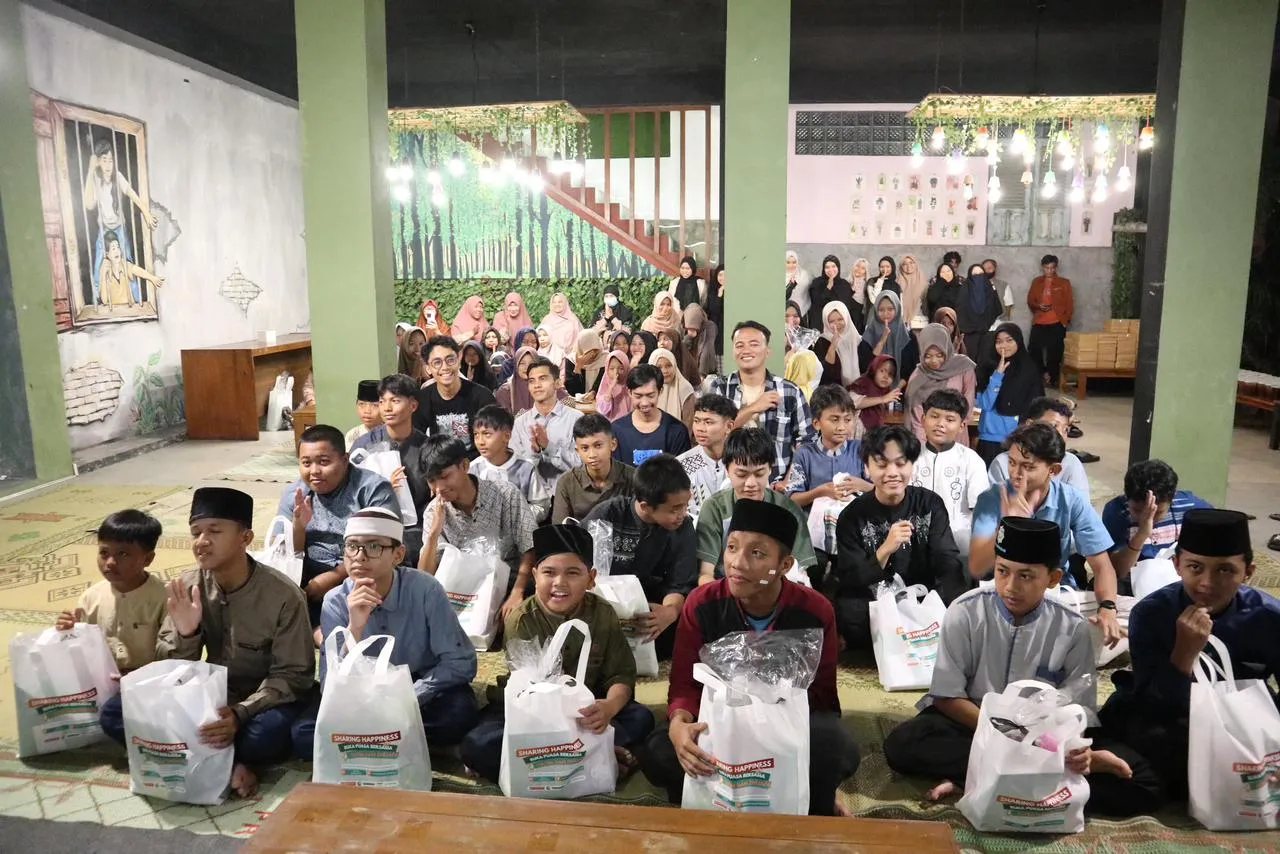 Penyaluran 50 Paket Takjil Buka Puasa Anak Yatim dan Dhuafa Sharing Happiness