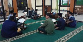 Penyaluran Buka Puasa PP Ar-Royyan