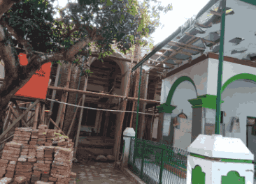 Penyaluran Sedekah Semen Mushola Darul Qoror