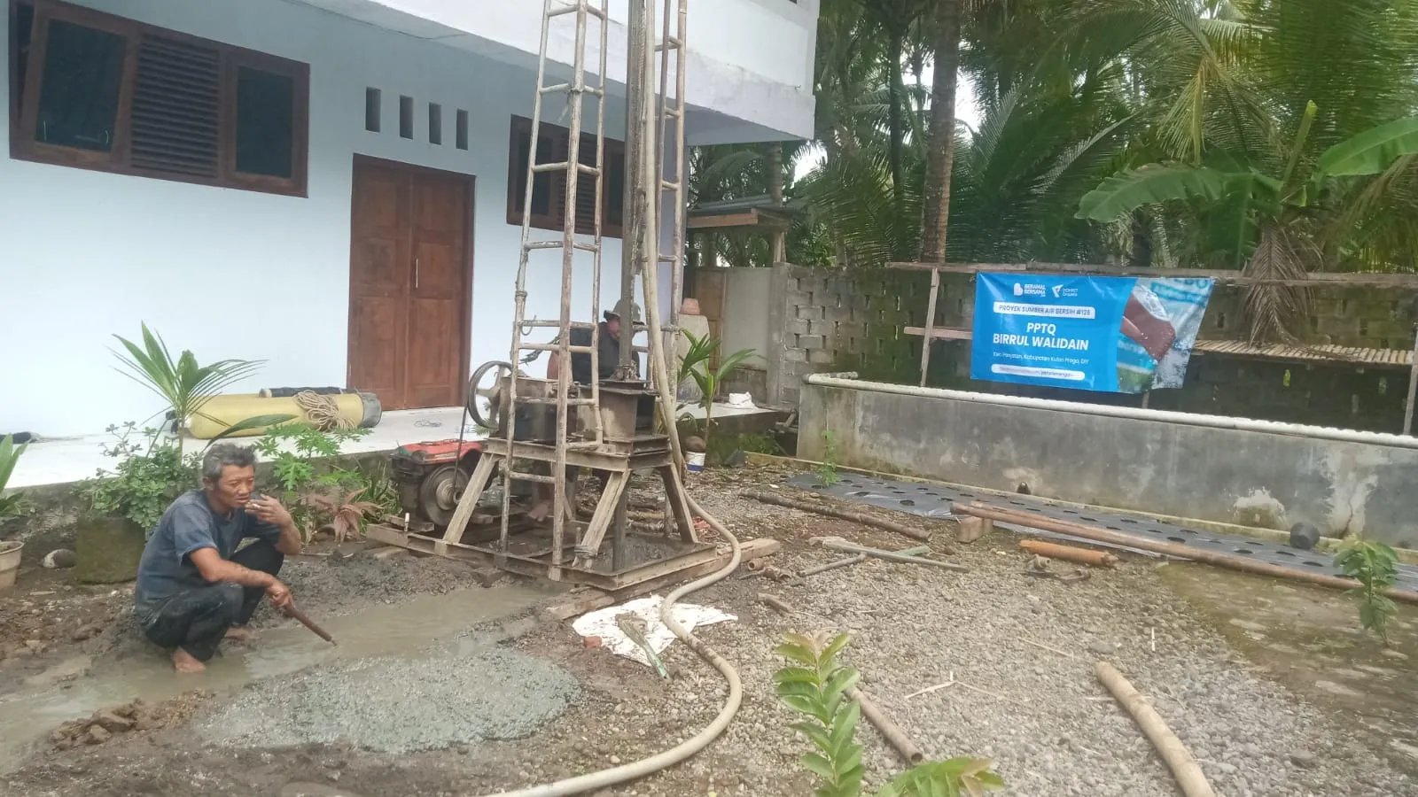 Penyaluran Sumber Air Bersih #126 PPTQ Birrul Walidain