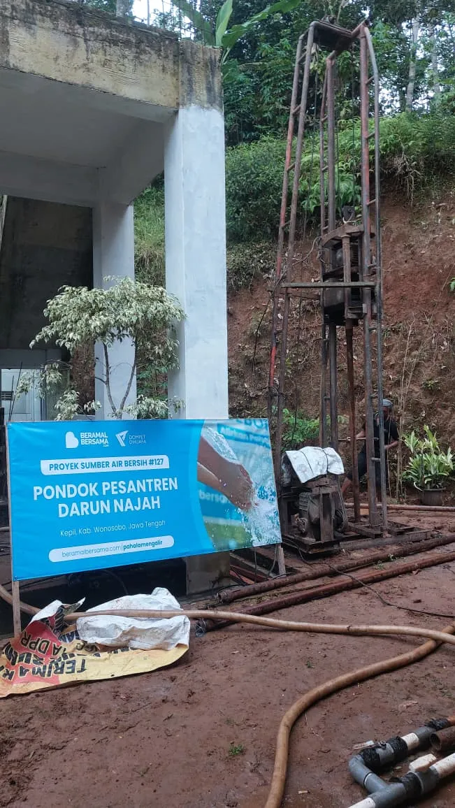 Penyaluran Sumber Air Bersih #127 Pondok Pesantren Darun Najah