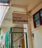 Penyaluran Tebar Takjil Pemuda Masjid Baiturrahman