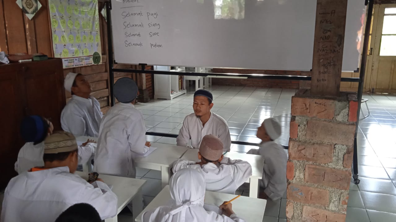 Salur Zakat Adik-Adik Santri Jamhariyah