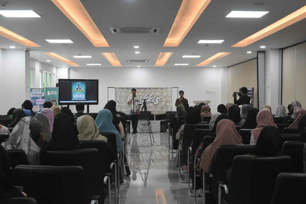 Support Kajian PAKKIS UIN Raden Mas Said Surakarta dengan Berbagi Air Minum