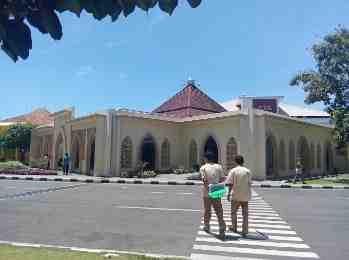 Support Kegiatan Ramadhan di Masjid Rumah Sakit UNS & Ortopedi dengan Berbagi Air Minum